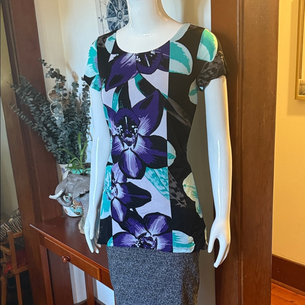 NWT northern reflections size small Vibrant Floral Women's Blouse